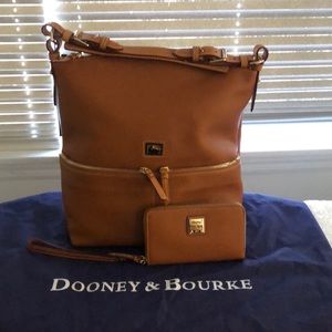 New Dooney and Bourke shoulder bag caramel